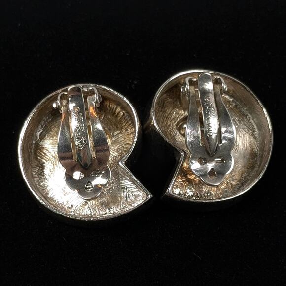 Vintage GIVENCHY Signed Silver Tone Swirl 3-D Shell Clip On Earrings - Picture 7 of 10